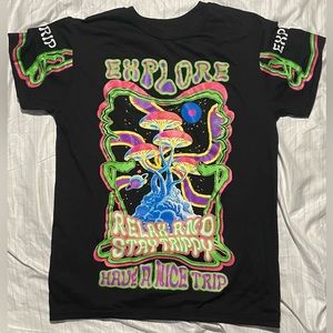 Weekend Warrior trippy mushroom t-shirt (M)